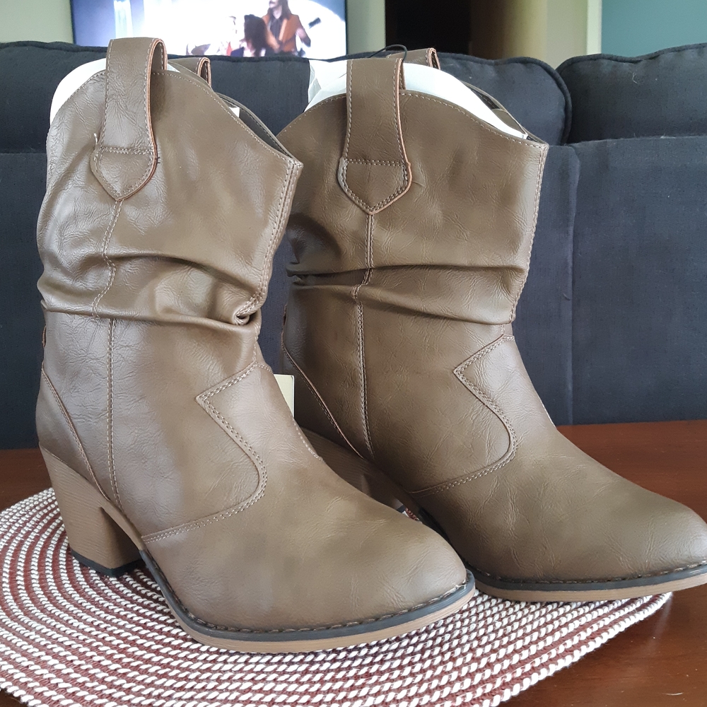 Charles Albert Brown Heeled Boots Versatile Style
